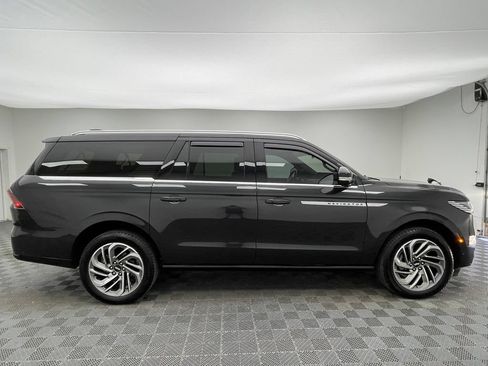 Used 2025 Lincoln Navigator L Reserve AWD/4WD image 8