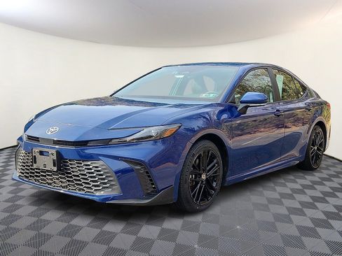 Certified 2025 Toyota Camry SE image 3