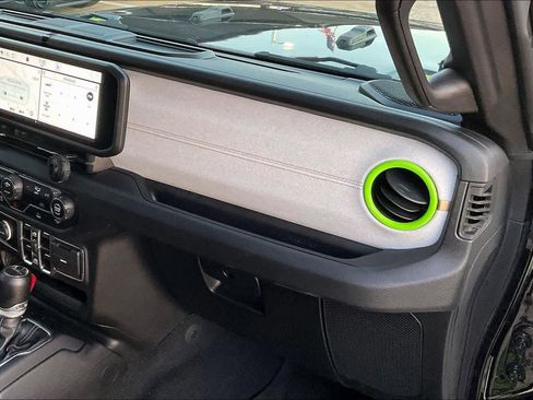 Used 2025 Jeep Gladiator Sport image 17