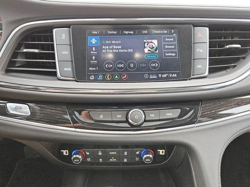 Used 2020 Buick Enclave Avenir w/ Avenir Technology Package AWD/4WD image 18