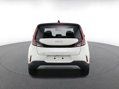 Used 2025 Kia Soul LX w/ LX Technology Package FWD image 9