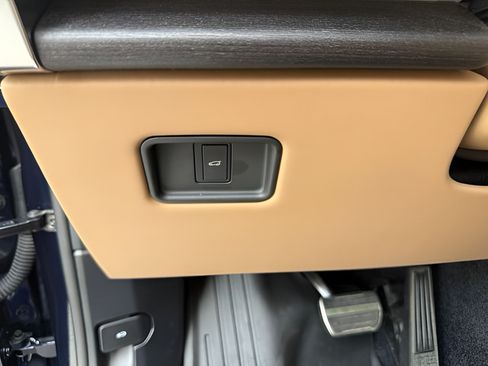 Certified 2023 Land Rover Range Rover Long Wheelbase Autobiography AWD/4WD image 18