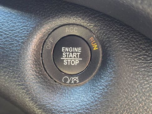 Used 2023 Jeep Cherokee Altitude Lux w/ Elite Group AWD/4WD image 23