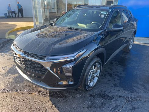 Used 2026 Chevrolet Trax LT w/ Driver Confidence Package image 2