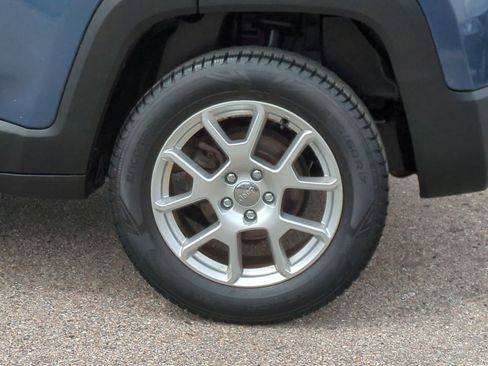 Used 2020 Jeep Renegade Latitude w/ Cold Weather Group AWD/4WD image 14