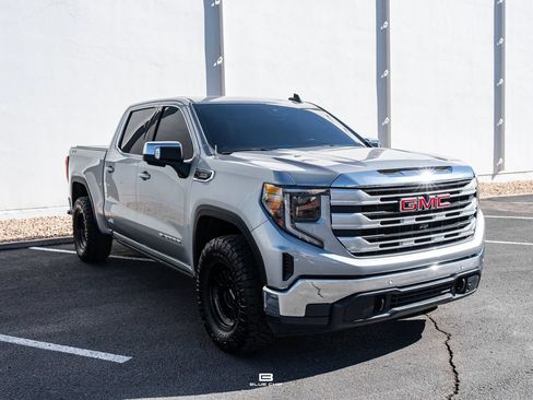 Used 2025 GMC Sierra 1500 SLE w/ X31 Off-Road Package AWD/4WD image 23