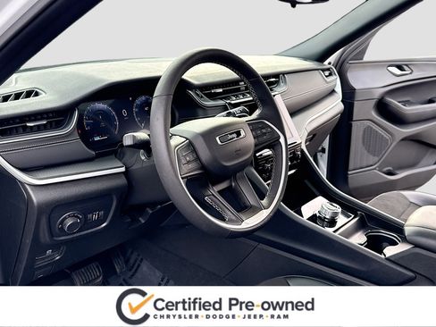 Used 2024 Jeep Grand Cherokee L Altitude image 5