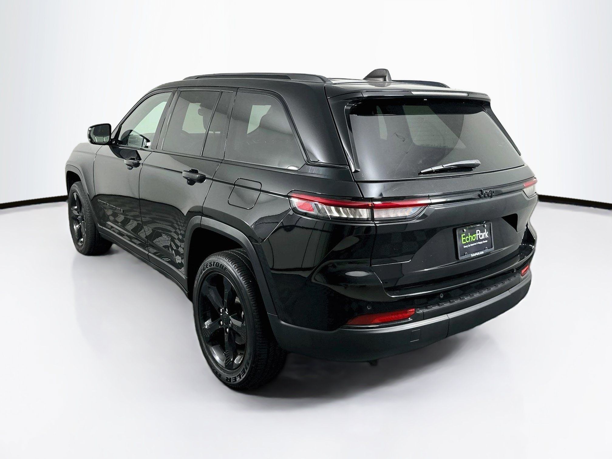 Used 2023 Jeep Grand Cherokee Altitude RWD image 5