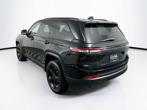Used 2023 Jeep Grand Cherokee Altitude RWD image 5