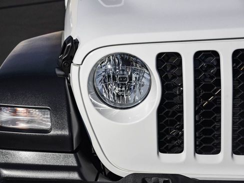 Used 2024 Jeep Wrangler Sport S image 11