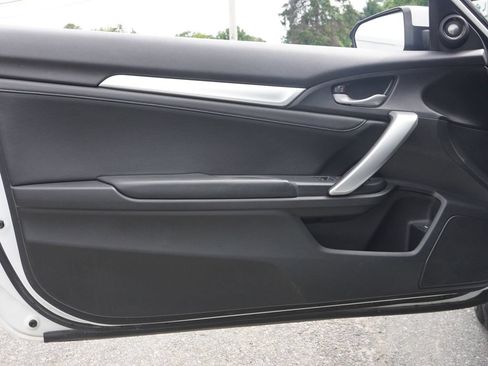 Used 2019 Honda Civic Touring image 19