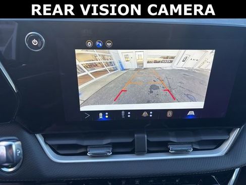 Used 2025 Chevrolet Equinox LT w/ Safety and Technology Package image 16