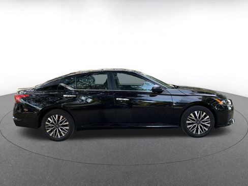 Used 2025 Nissan Altima 2.5 SV image 8