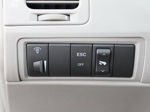 Used 2006 Hyundai Azera Limited image 16