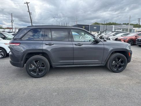 Used 2022 Jeep Grand Cherokee Altitude image 7