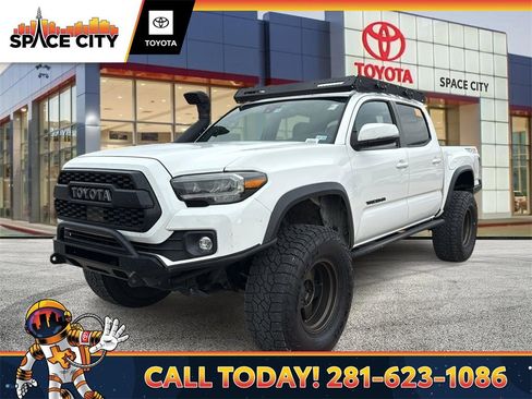 Used 2021 Toyota Tacoma TRD Off-Road w/ Technology Package image 1
