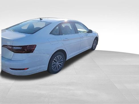 Used 2019 Volkswagen Jetta SE w/ Cold Weather Package image 9