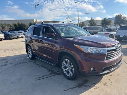 Used 2015 Toyota Highlander XLE image 3