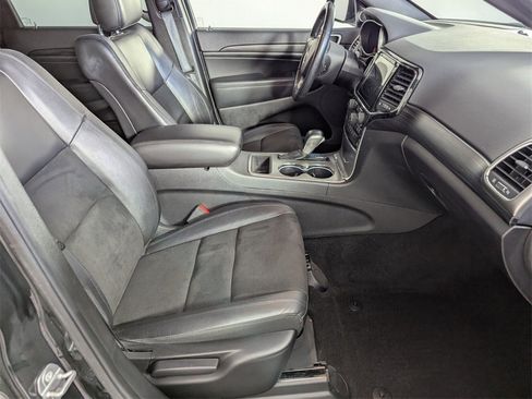 Used 2021 Jeep Grand Cherokee Laredo X image 20