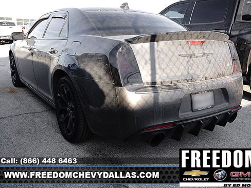 Used 2019 Chrysler 300 Touring w/ Sport Appearance Package image 8