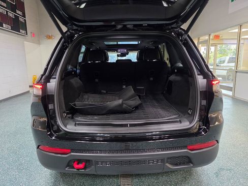 Used 2022 Jeep Grand Cherokee Trailhawk w/ Luxury Tech Group III AWD/4WD image 24