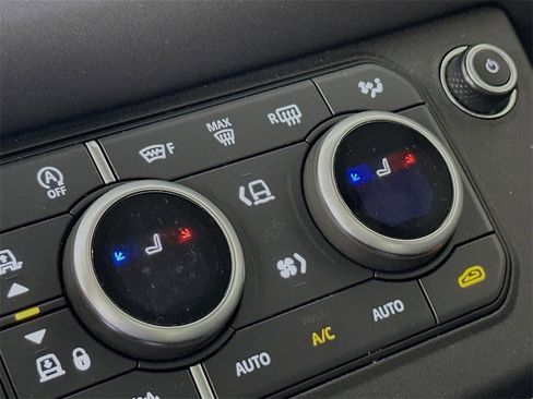 Used 2020 Land Rover Defender 110 SE image 20