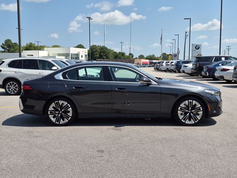 Certified 2024 BMW 530i w/ Premium Package RWD image 2
