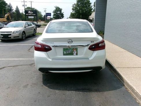 Used 2017 Nissan Altima 2.5 SR FWD image 6