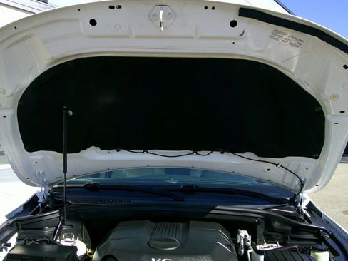 Used 2014 Jeep Grand Cherokee Limited w/ Luxury Group II image 32