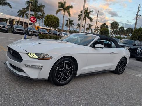 Used 2018 Ford Mustang Premium image 3