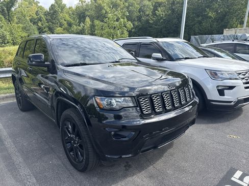 Used 2021 Jeep Grand Cherokee Laredo X RWD image 3