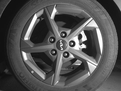 Used 2025 Kia K4 LXS image 14