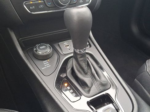 Certified 2021 Jeep Cherokee Limited AWD/4WD image 15