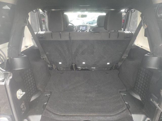 Used 2018 Jeep Wrangler Unlimited Sahara AWD/4WD image 38