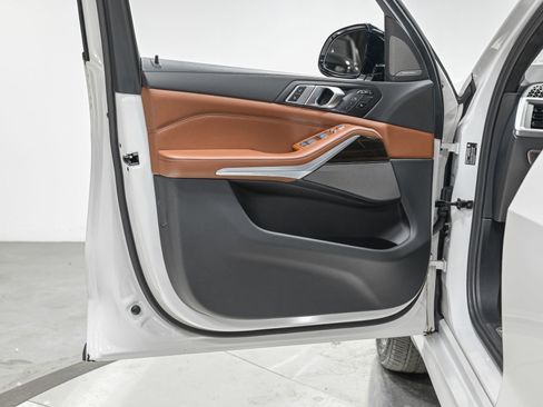 Used 2023 BMW X7 xDrive40i w/ M Sport Package image 12