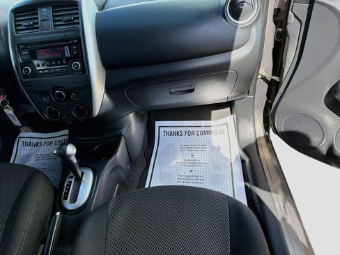 Used 2015 Nissan Versa SV FWD image 17