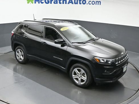 Used 2023 Jeep Compass Latitude image 3