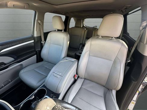 Used 2015 Toyota Highlander XLE AWD/4WD image 16