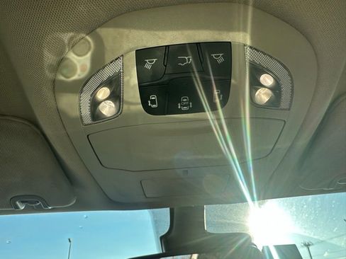 Used 2024 Chrysler Pacifica Touring-L image 27