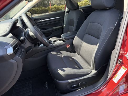 Used 2023 Nissan Altima 2.5 SV w/ SV Premium Package image 9