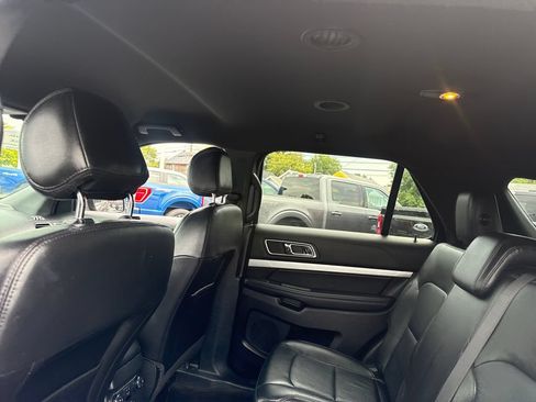 Used 2017 Ford Explorer XLT w/ Equipment Group 202A FWD image 16