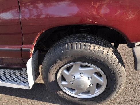 Used 2005 Ford E-350 and Econoline 350 XL RWD image 24