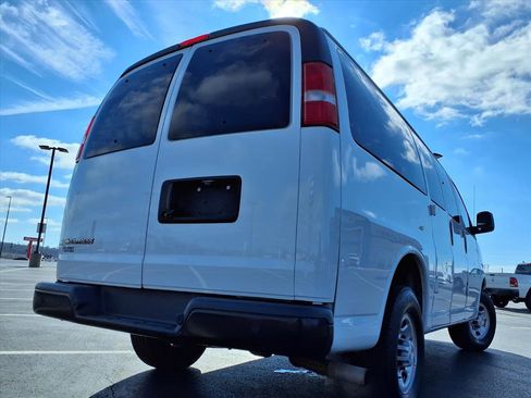 Used 2019 Chevrolet Express 3500 LS image 30