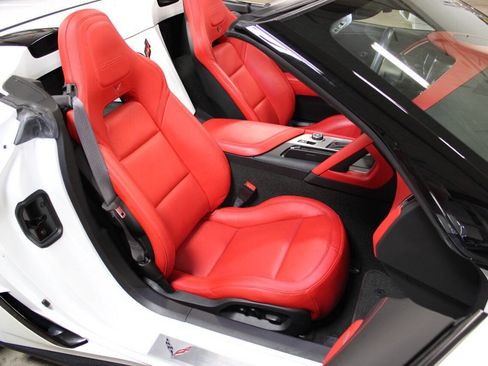 Used 2016 Chevrolet Corvette Z06 w/ 3LZ Preferred Equipment Group RWD image 32