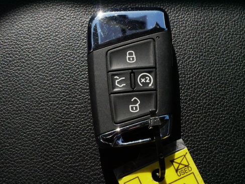 Certified 2022 Volkswagen Atlas SE image 30