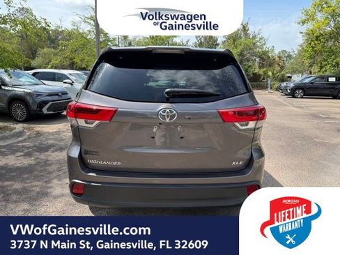 Used 2019 Toyota Highlander XLE FWD image 5