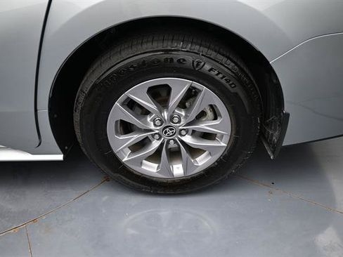 Used 2025 Toyota Sienna XLE FWD image 23