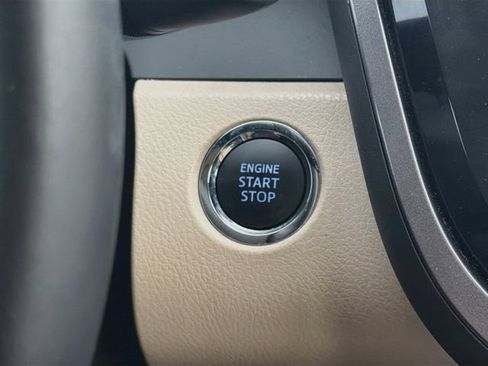 Used 2018 Toyota Camry XLE FWD image 34