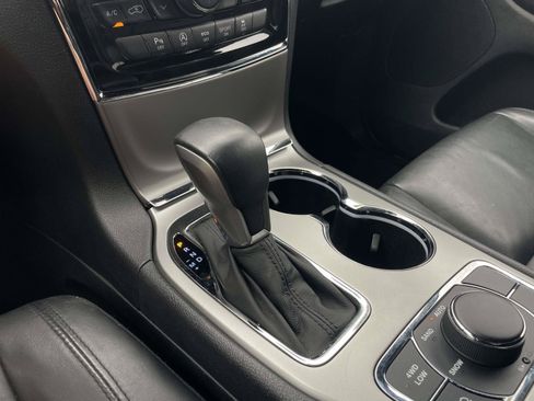 Used 2019 Jeep Grand Cherokee Limited AWD/4WD image 30