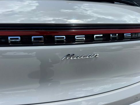 Certified 2023 Porsche Macan AWD/4WD image 14
